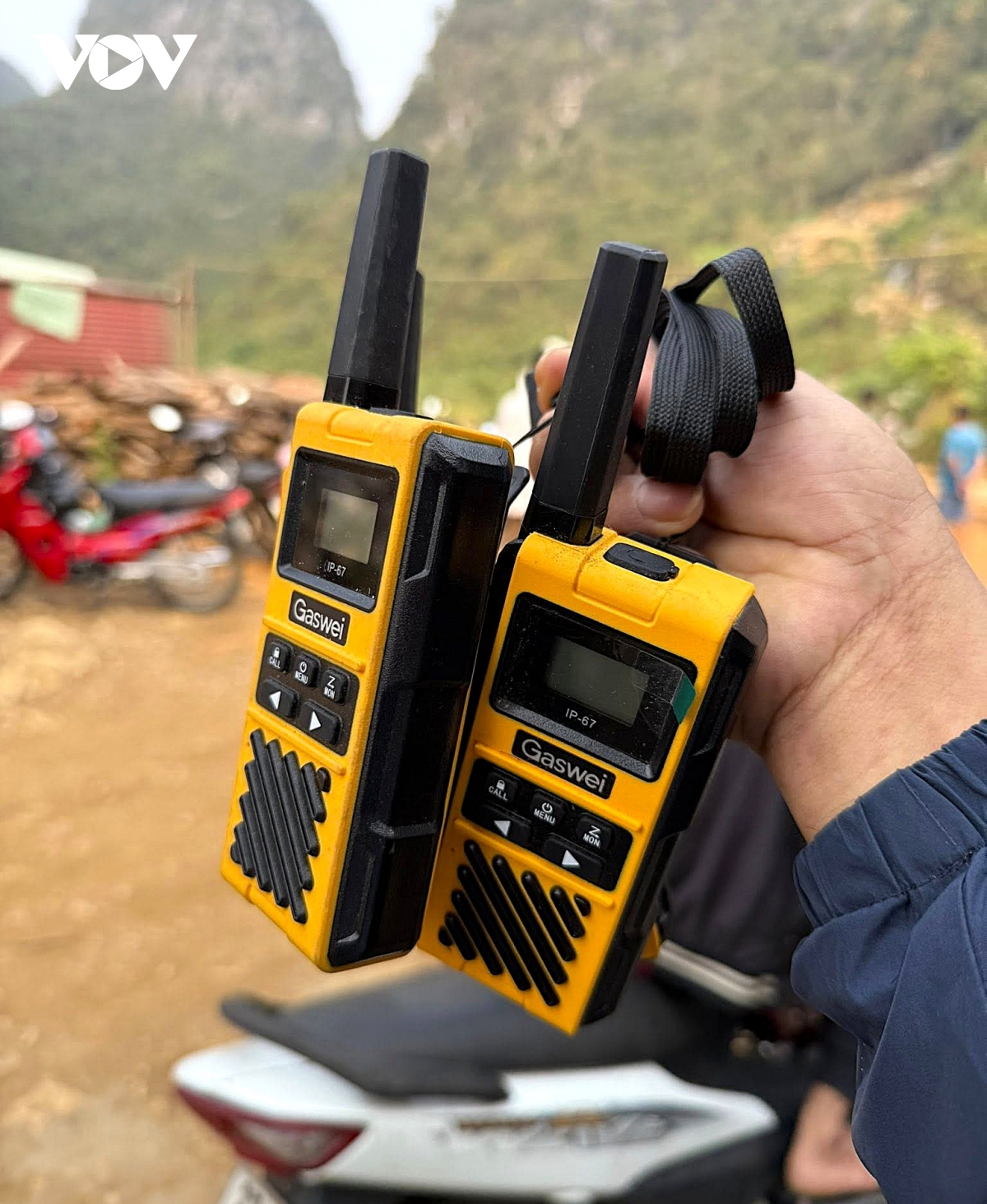 Dùng bộ đàm phối hợp tìm kiếm người đàn ông mất tích bí ẩn ở Nghệ An